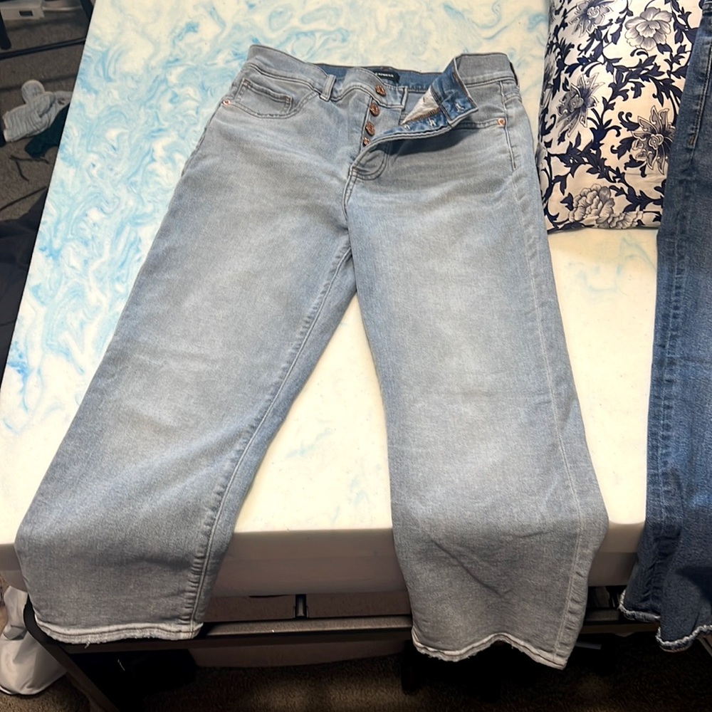 Light wash express jeans
